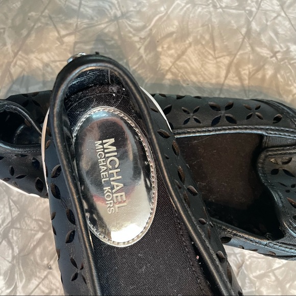 Michael Kors Flats, size 9 - Picture 2 of 4